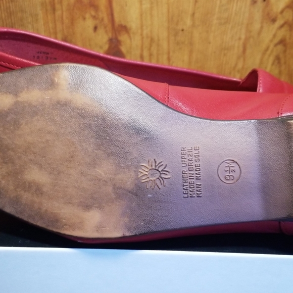 Capezio Red Leather Style Slip-On Shoes 9.5M - Picture 8 of 8